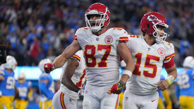 Chiefs tight end Travis Kelce (87) celebrates with quarterback Patrick Mahomes (15) after scoring on a 17-yard touchdown reception against the Chargers.